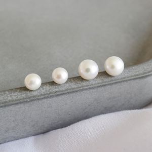 Elegant Minimalist Geometric Design Natural Freshwater Pearl 925 Sterling Silver Stud Earrings &ndash; 925 sterling silver