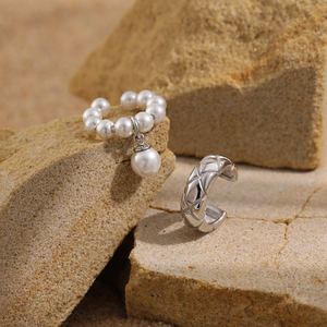 Women Elegant Quilting Pattern Shell Pearls 925 Sterling Silver Non-Pierced Earring(Single) &ndash; 925 sterling silver