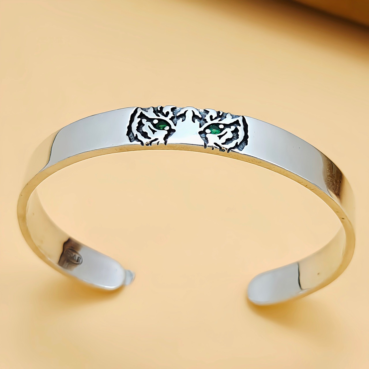 Men's Green Eye Tiger Animal 925 Sterling Silver Open Bangle &ndash; 925 sterling silver