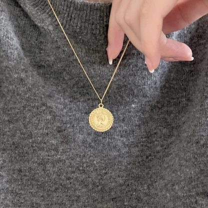Casual Elizabeth  Portrait Coin 925 Sterling Silver Necklace