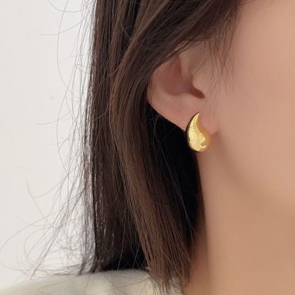 Elegant Water Drop Geometric Design 925 Sterling Silver Stud Earrings for Women Korean Style 2022 Fashion Jewelry with gold-plated and Silver Finish