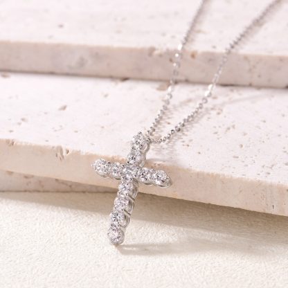 Round Moissanite 925 Sterling Silver Religious Cross Pendant Necklace