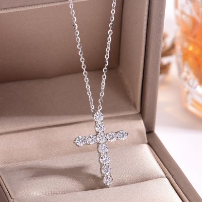 Round Moissanite 925 Sterling Silver Religious Cross Pendant Necklace