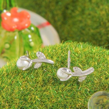 Beautiful Shell Pearl Tulips Flower 925 Sterling Silver Stud Earrings