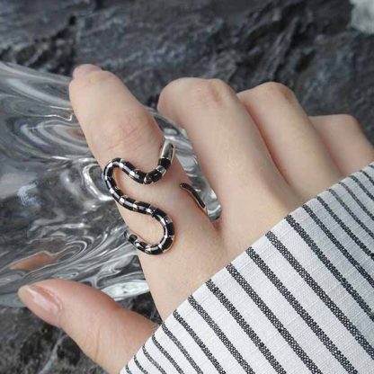 Fashion Black Epoxy Snake Shape 925 Sterling Silver Adjustable Ring